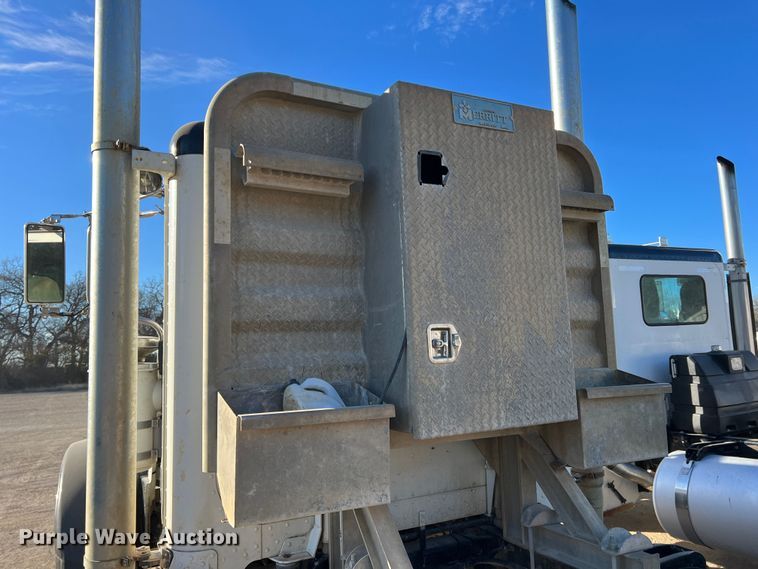 image for item DS2662 2006 Peterbilt 379  semi truck