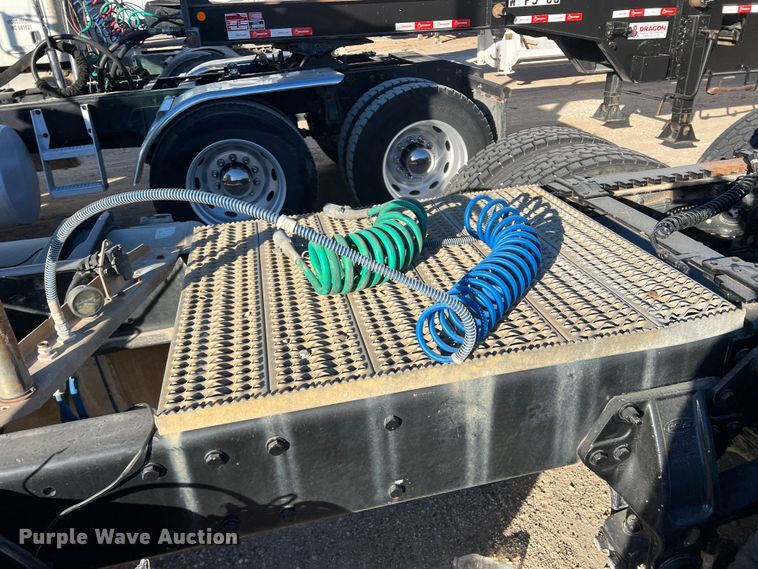 image for item DS2662 2006 Peterbilt 379  semi truck