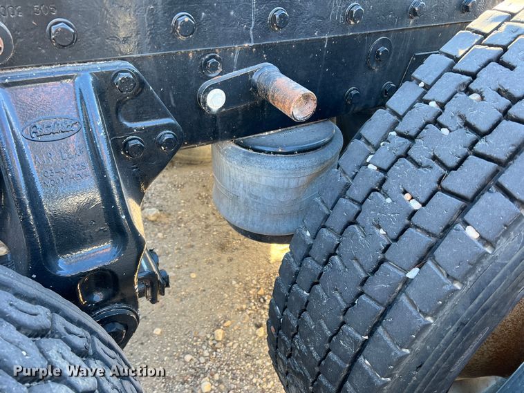 image for item DS2662 2006 Peterbilt 379  semi truck