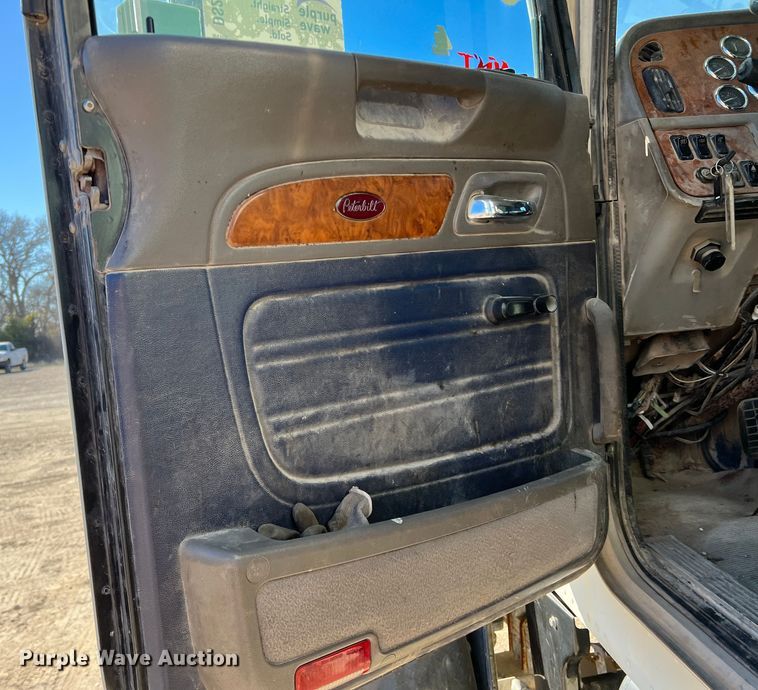 image for item DS2662 2006 Peterbilt 379  semi truck