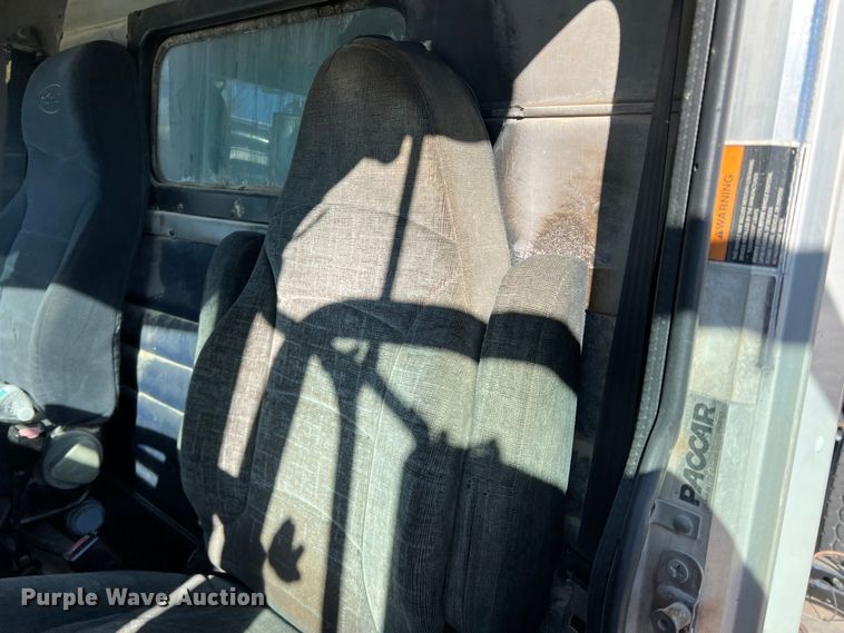 image for item DS2662 2006 Peterbilt 379  semi truck