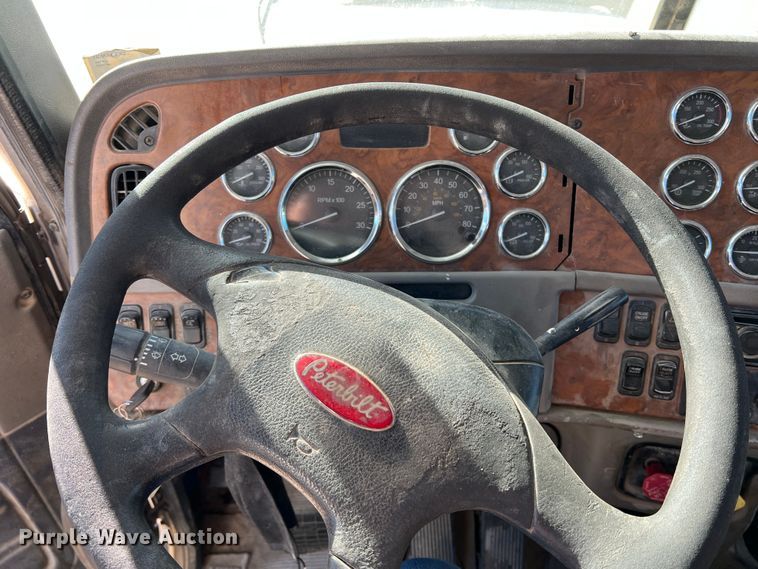 image for item DS2662 2006 Peterbilt 379  semi truck