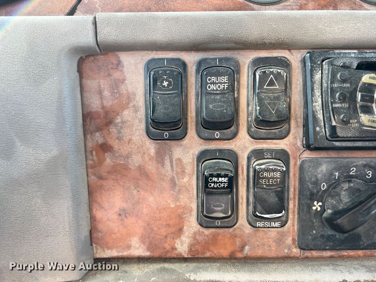 image for item DS2662 2006 Peterbilt 379  semi truck