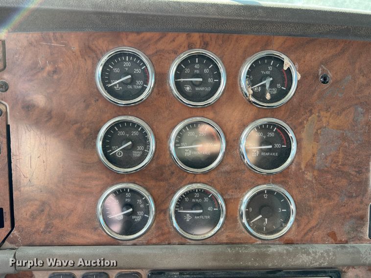 image for item DS2662 2006 Peterbilt 379  semi truck