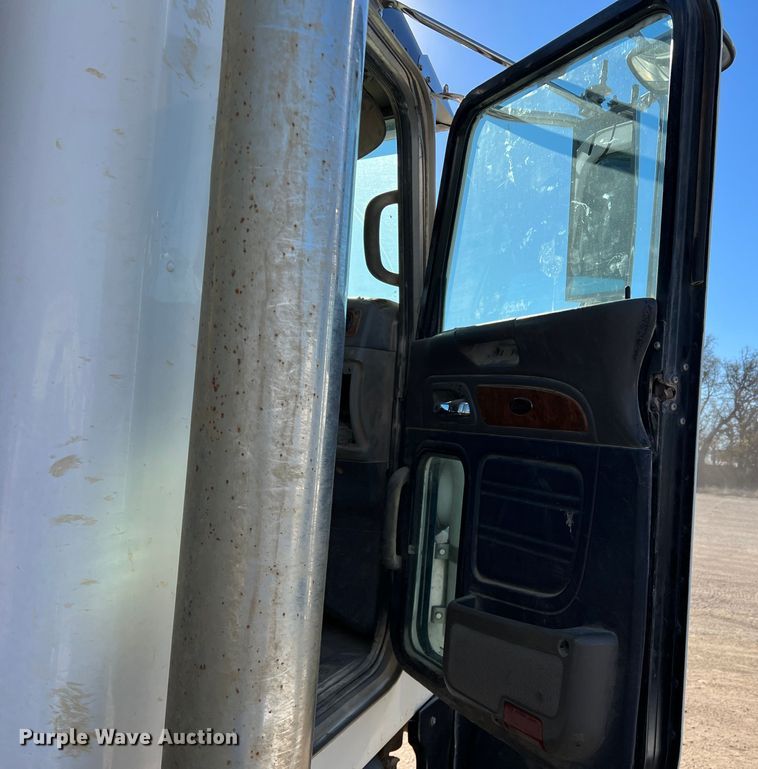 image for item DS2662 2006 Peterbilt 379  semi truck