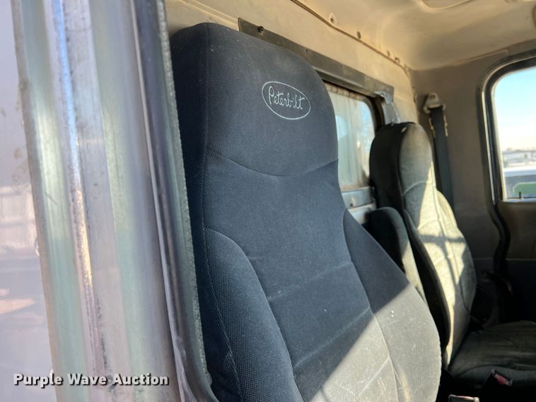 image for item DS2662 2006 Peterbilt 379  semi truck