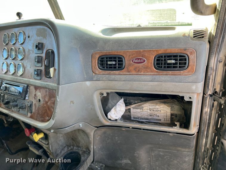 image for item DS2662 2006 Peterbilt 379  semi truck