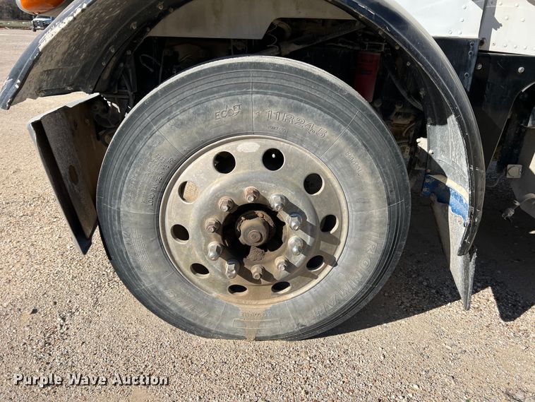 image for item DS2662 2006 Peterbilt 379  semi truck