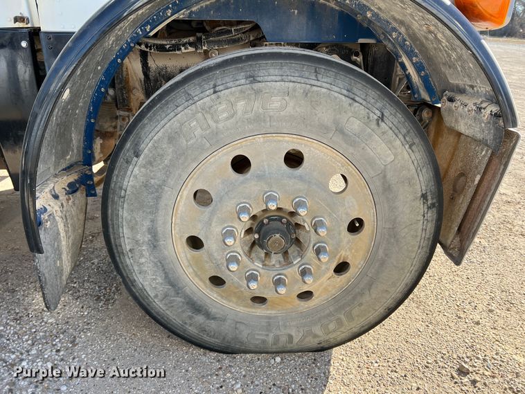 image for item DS2662 2006 Peterbilt 379  semi truck