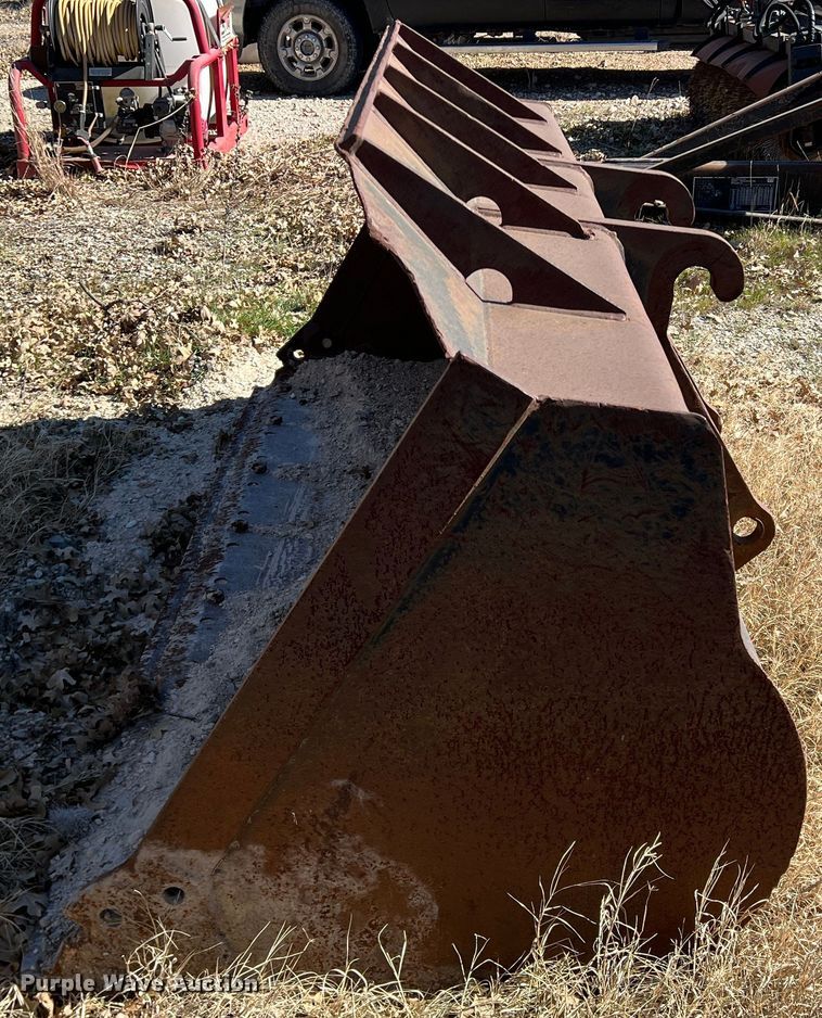 image for item DS2678 100"W bucket