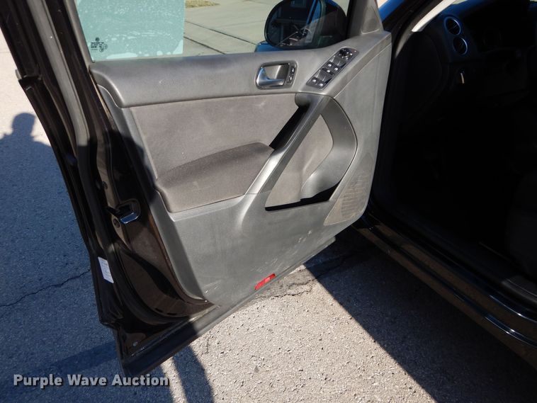 image for item DS6312 2011 Volkswagen Tiguan SE SUV