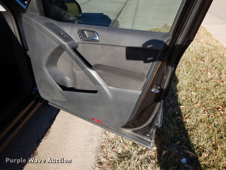 image for item DS6312 2011 Volkswagen Tiguan SE SUV