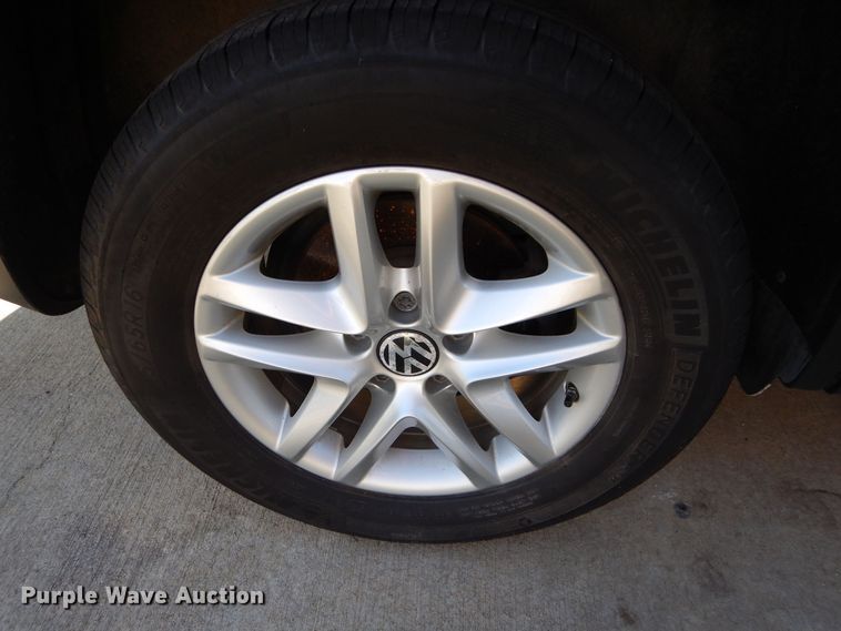 image for item DS6312 2011 Volkswagen Tiguan SE SUV