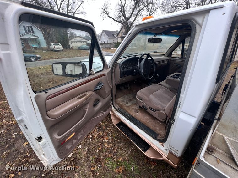 image for item ID9304 1996 Ford F450  rollback truck