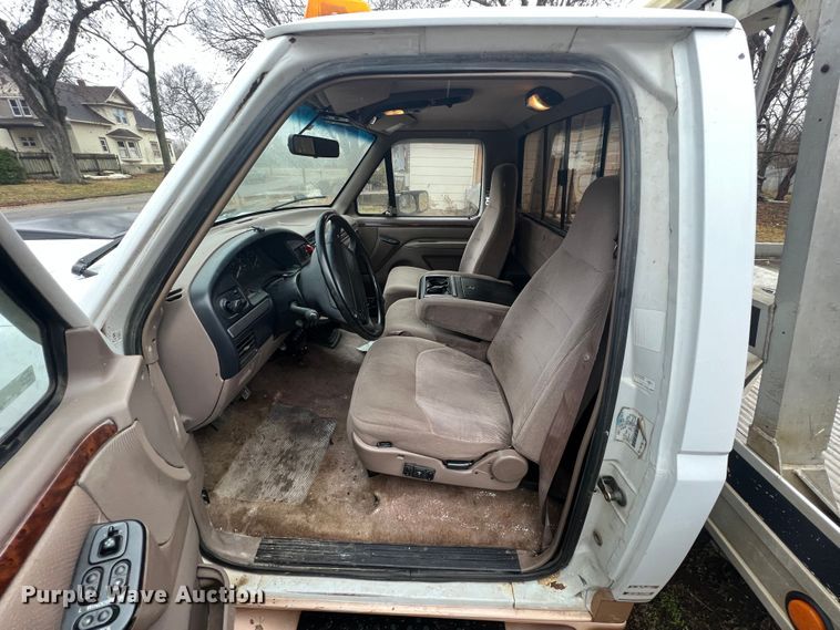 image for item ID9304 1996 Ford F450  rollback truck