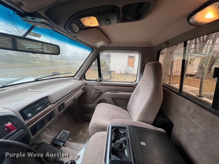 image for item ID9304 1996 Ford F450  rollback truck