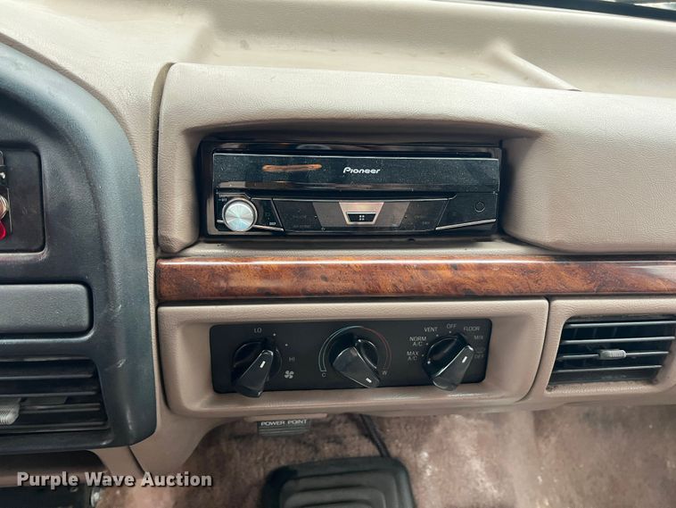 image for item ID9304 1996 Ford F450  rollback truck