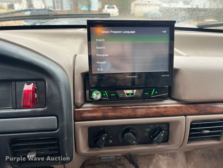 image for item ID9304 1996 Ford F450  rollback truck