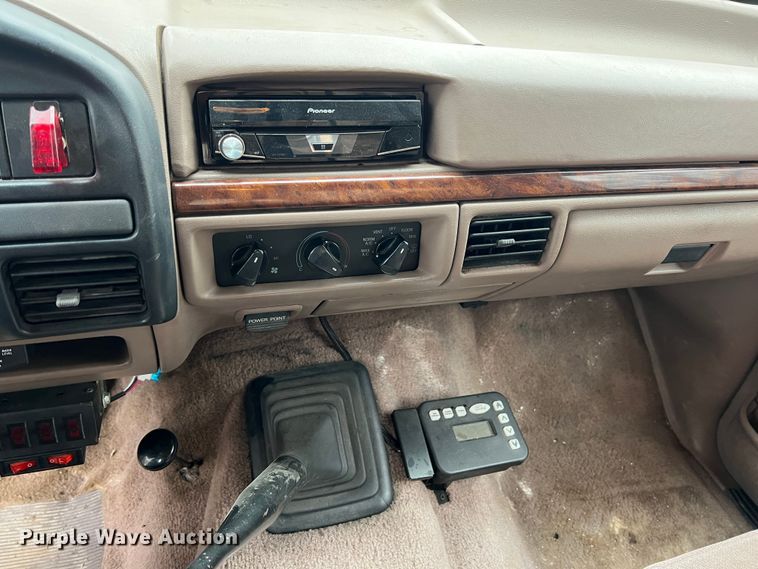 image for item ID9304 1996 Ford F450  rollback truck