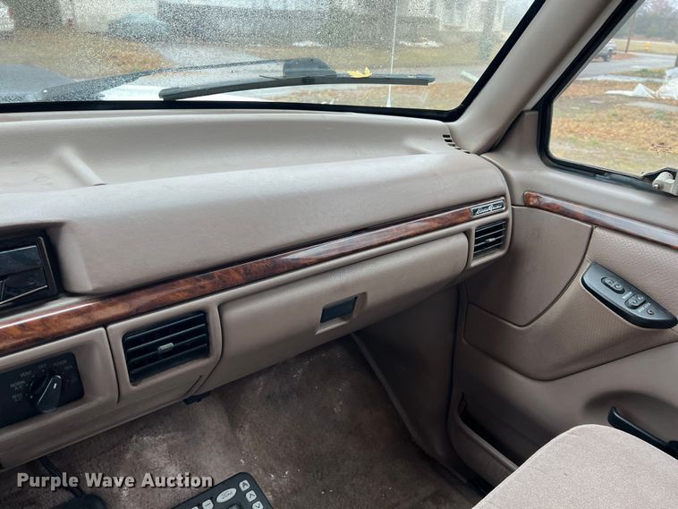 image for item ID9304 1996 Ford F450  rollback truck