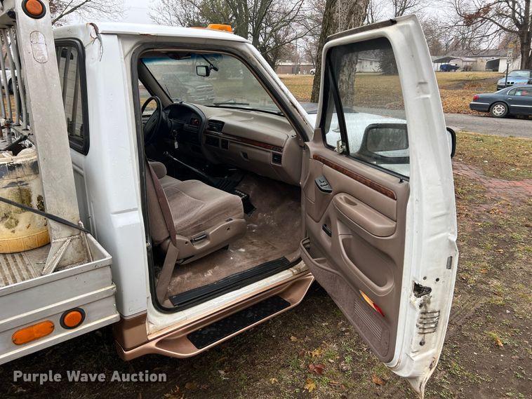 image for item ID9304 1996 Ford F450  rollback truck