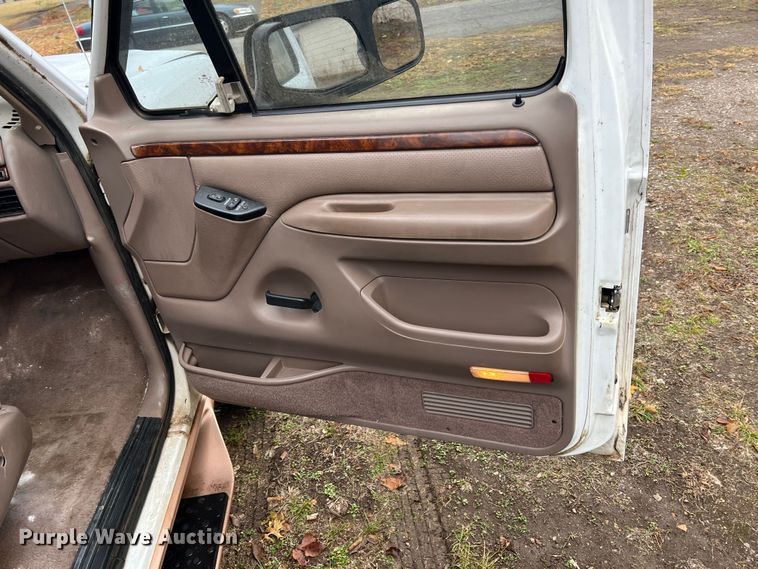 image for item ID9304 1996 Ford F450  rollback truck