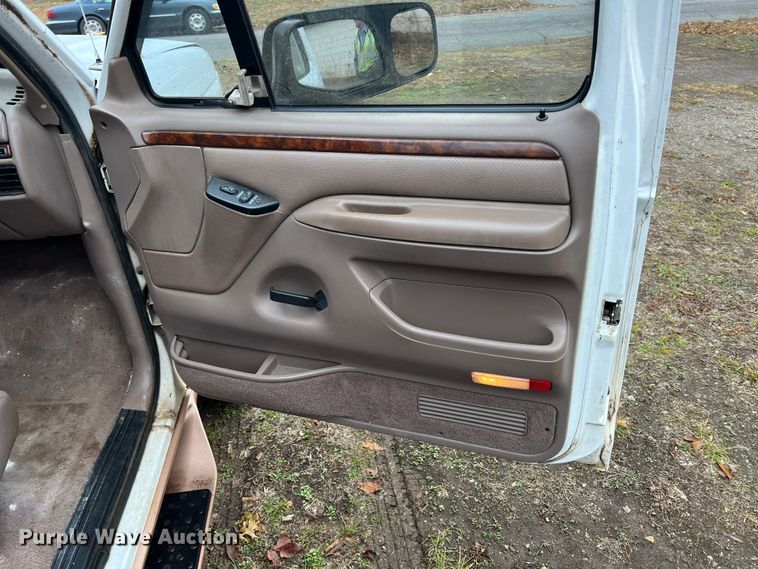 image for item ID9304 1996 Ford F450  rollback truck