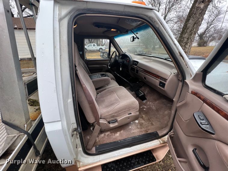 image for item ID9304 1996 Ford F450  rollback truck