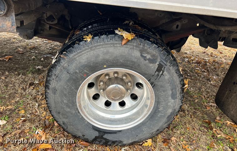 image for item ID9304 1996 Ford F450  rollback truck