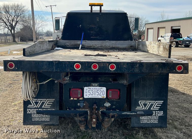 image for item ID9365 1993 International 4900  flatbed truck
