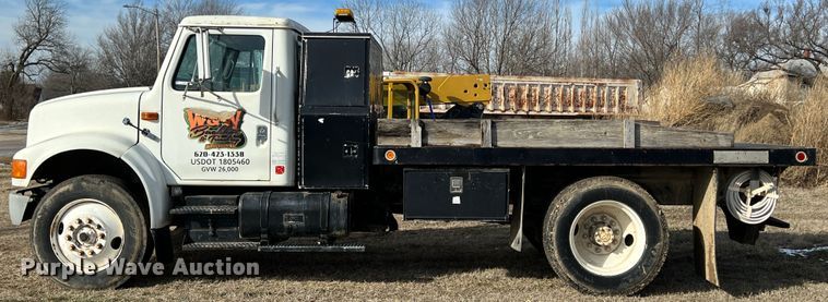 image for item ID9365 1993 International 4900  flatbed truck
