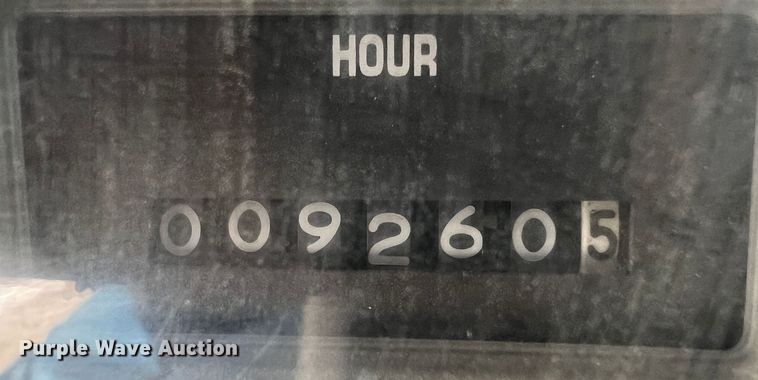 image for item ID9365 1993 International 4900  flatbed truck