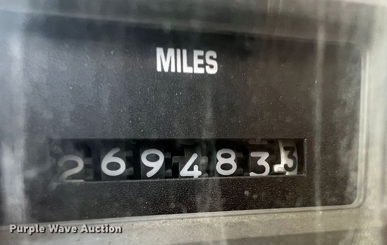 image for item ID9365 1993 International 4900  flatbed truck