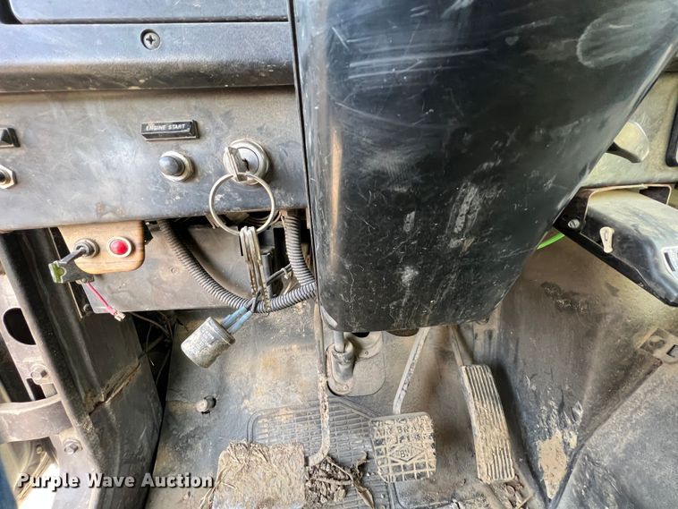 image for item ID9365 1993 International 4900  flatbed truck