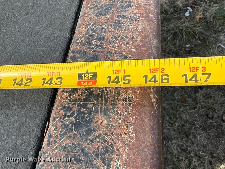 image for item ID9365 1993 International 4900  flatbed truck