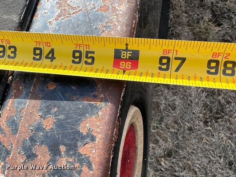 image for item ID9365 1993 International 4900  flatbed truck