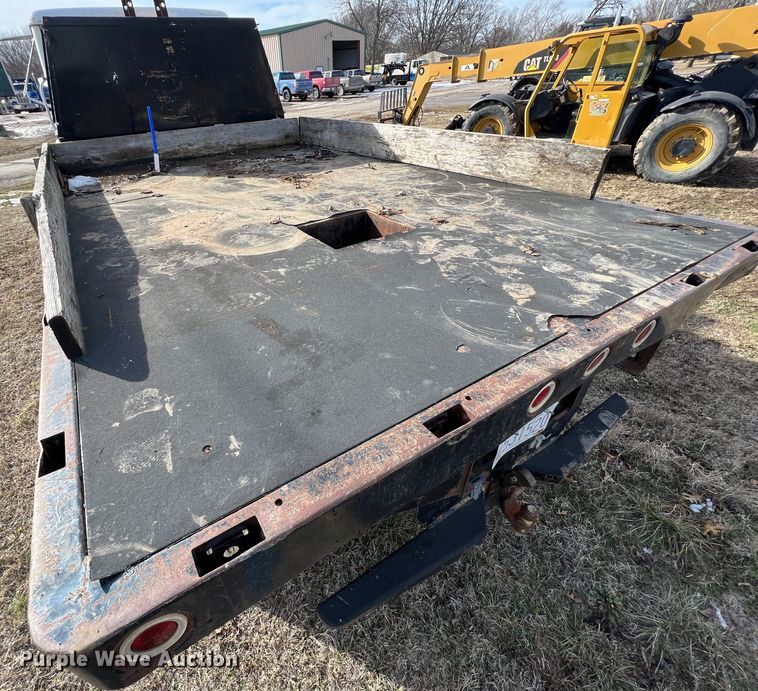 image for item ID9365 1993 International 4900  flatbed truck