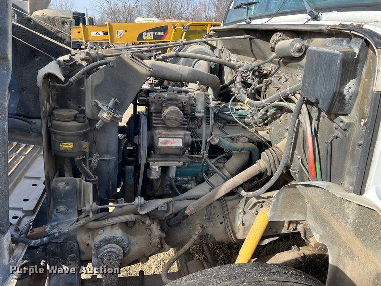 image for item ID9365 1993 International 4900  flatbed truck