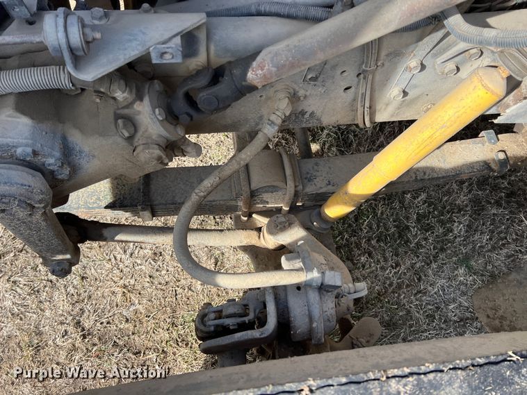 image for item ID9365 1993 International 4900  flatbed truck