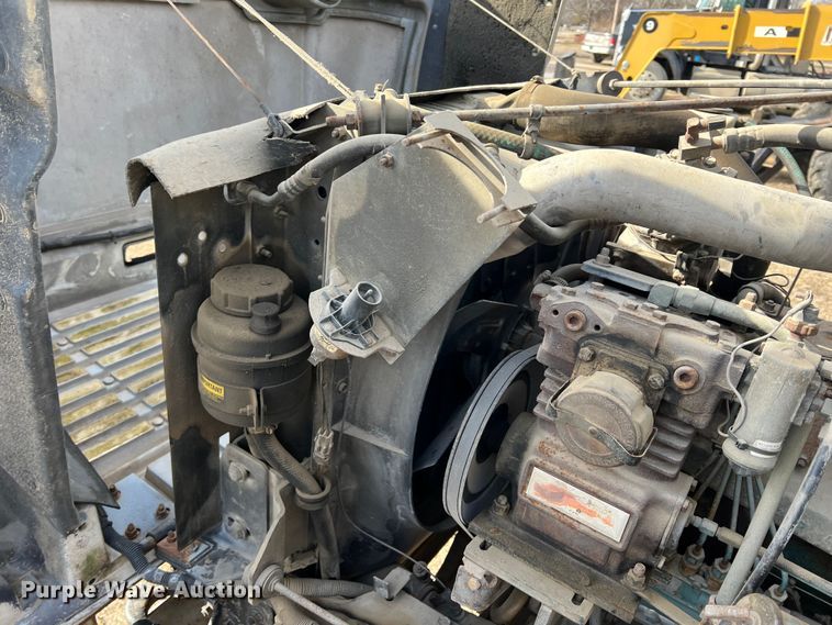 image for item ID9365 1993 International 4900  flatbed truck