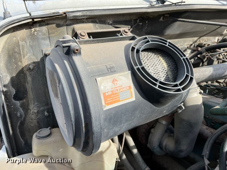 image for item ID9365 1993 International 4900  flatbed truck