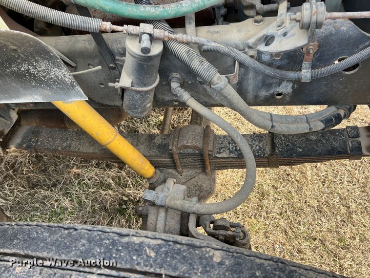 image for item ID9365 1993 International 4900  flatbed truck