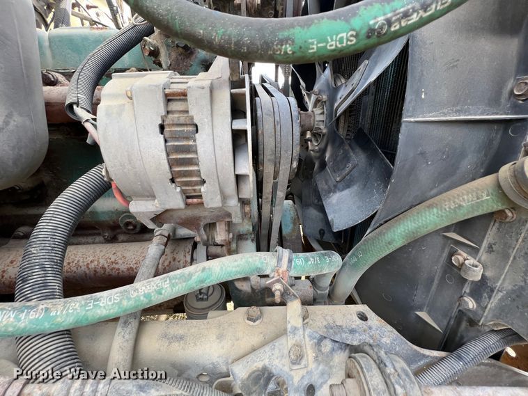 image for item ID9365 1993 International 4900  flatbed truck