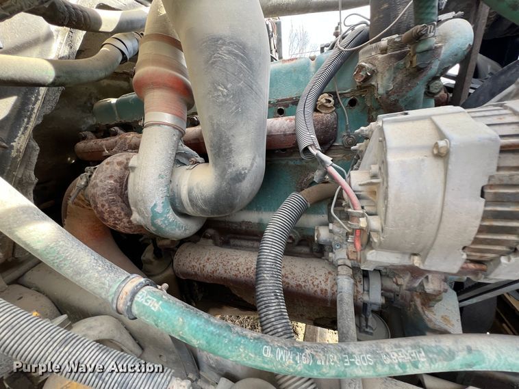 image for item ID9365 1993 International 4900  flatbed truck