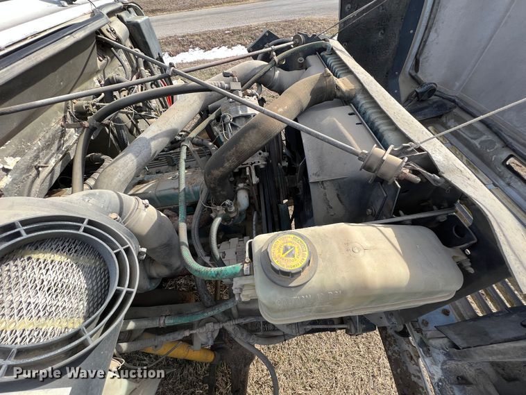 image for item ID9365 1993 International 4900  flatbed truck