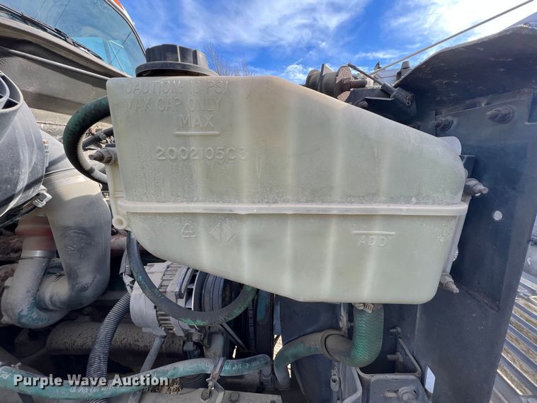 image for item ID9365 1993 International 4900  flatbed truck