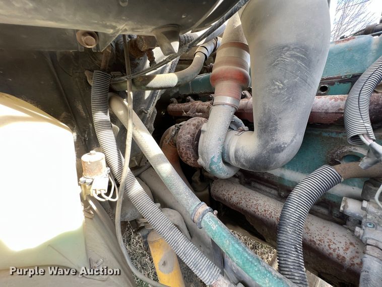 image for item ID9365 1993 International 4900  flatbed truck