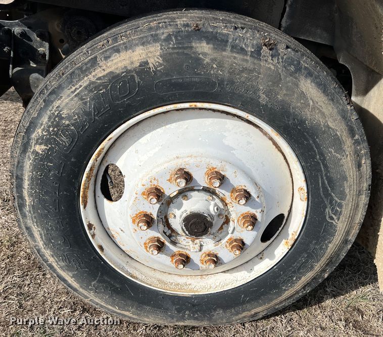 image for item ID9365 1993 International 4900  flatbed truck