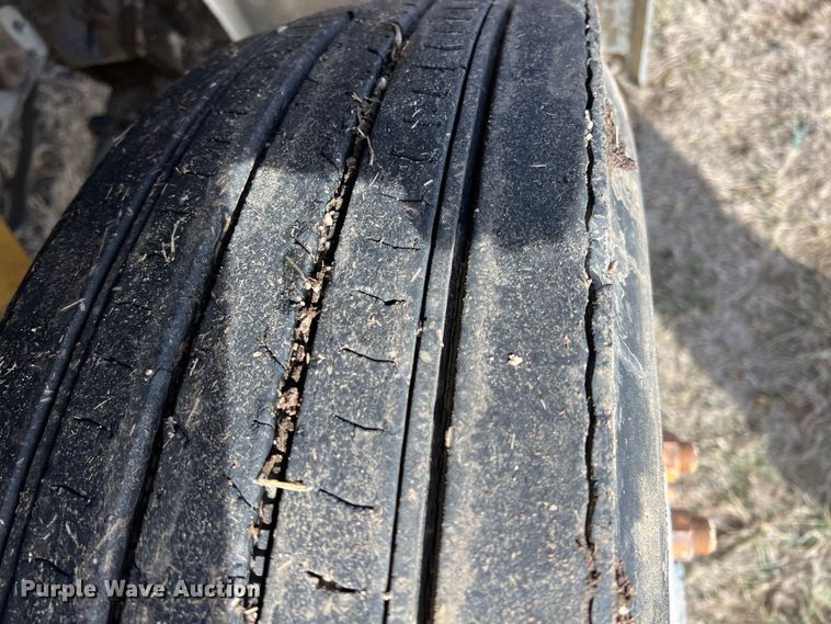 image for item ID9365 1993 International 4900  flatbed truck