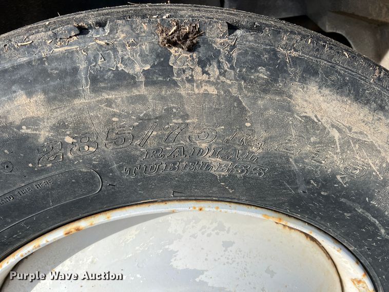 image for item ID9365 1993 International 4900  flatbed truck